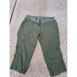 Woman’s The North Face Capri pants size XXL